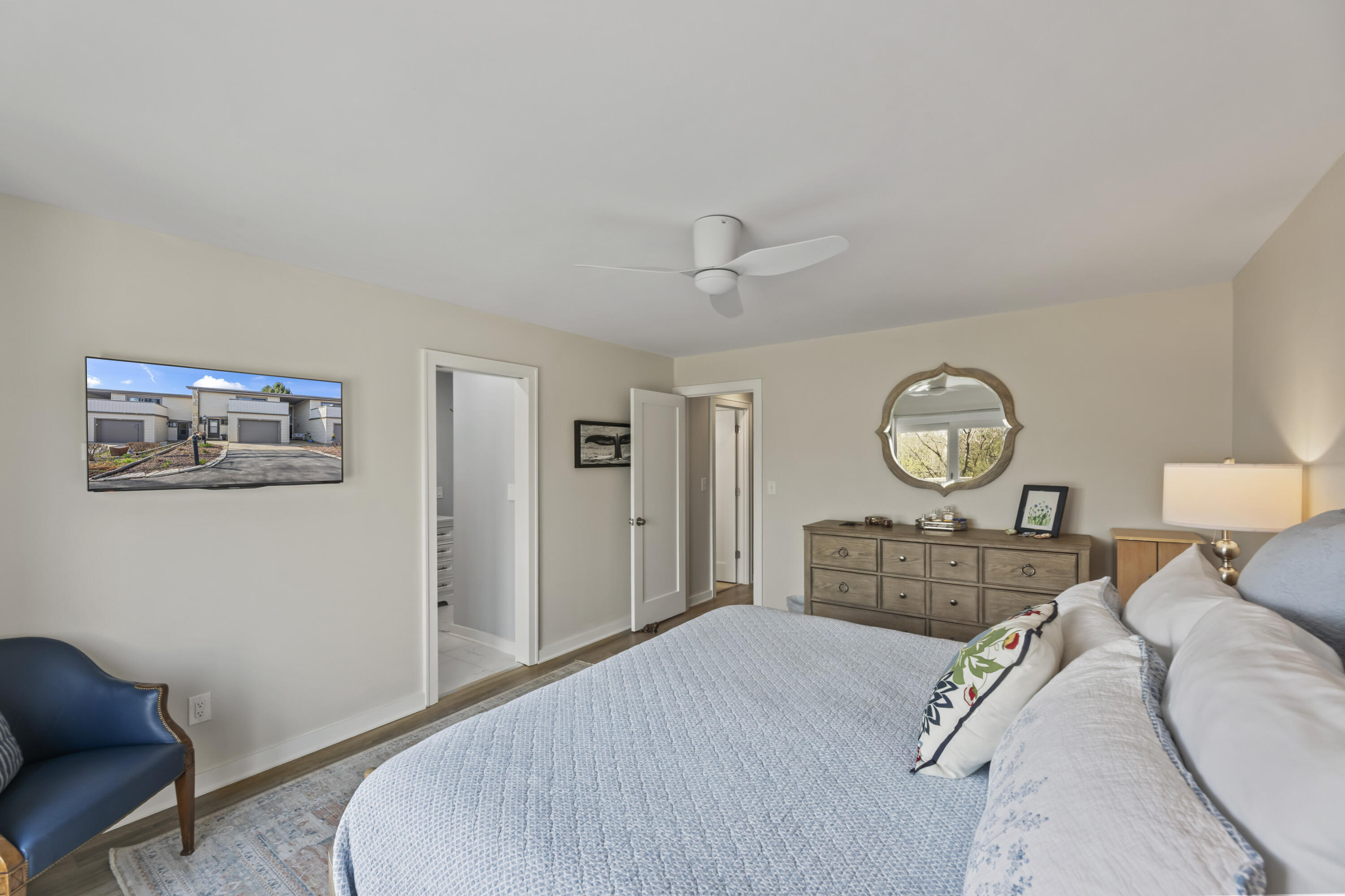 966 Valentine Road Oconomowoc, WI 53066 - Photo 18 of 40 Primary Bed