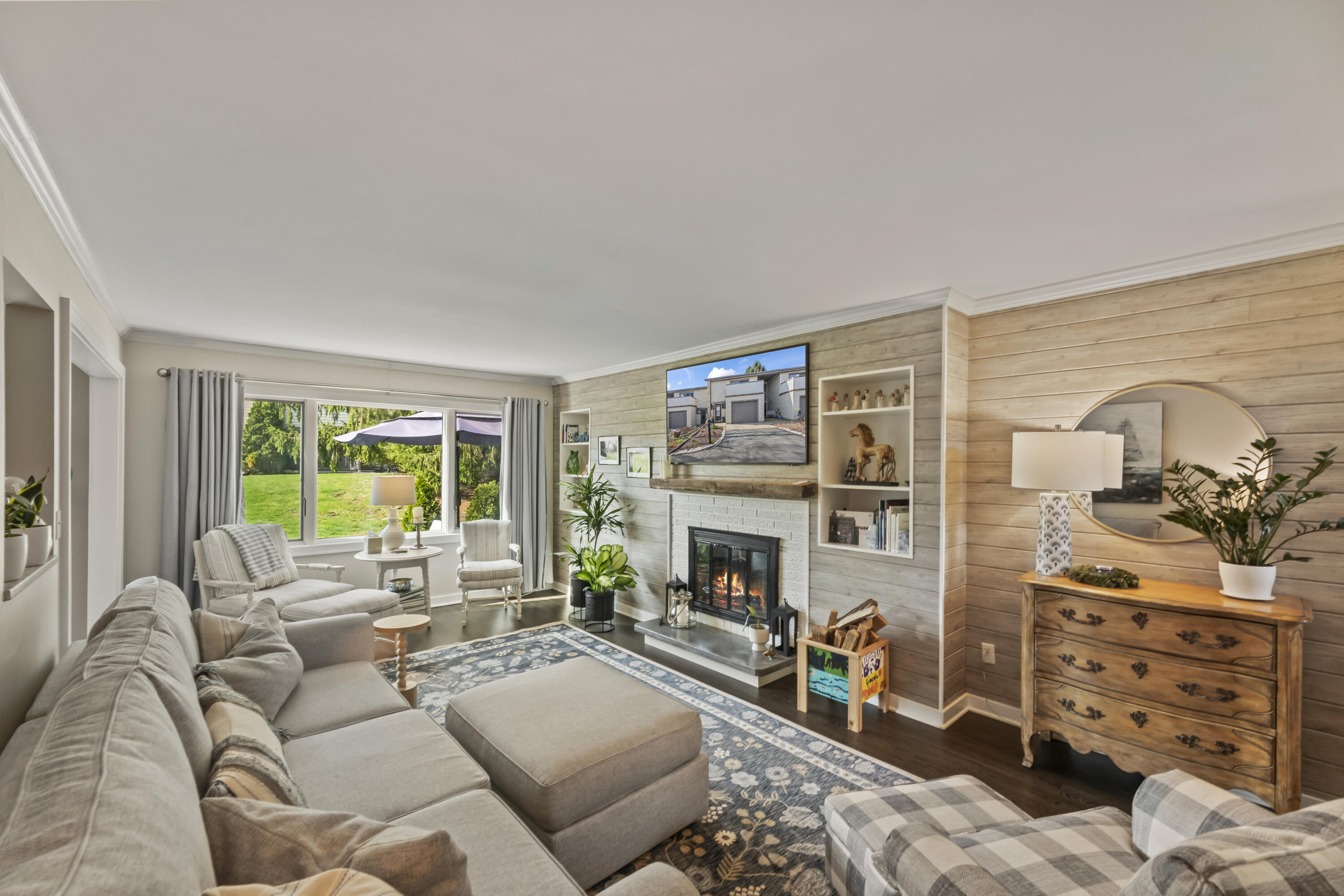 966 Valentine Road Oconomowoc, WI 53066 - Photo 3 of 40 Living Room