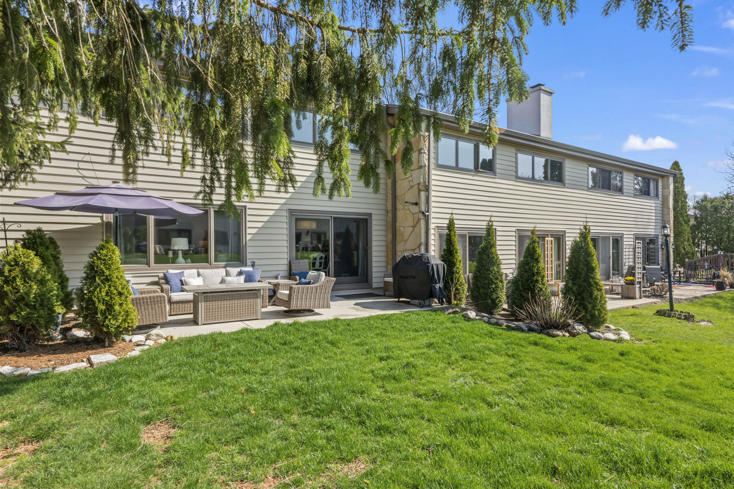 966 Valentine Road Oconomowoc, WI 53066 - Photo 31 of 40 Patio