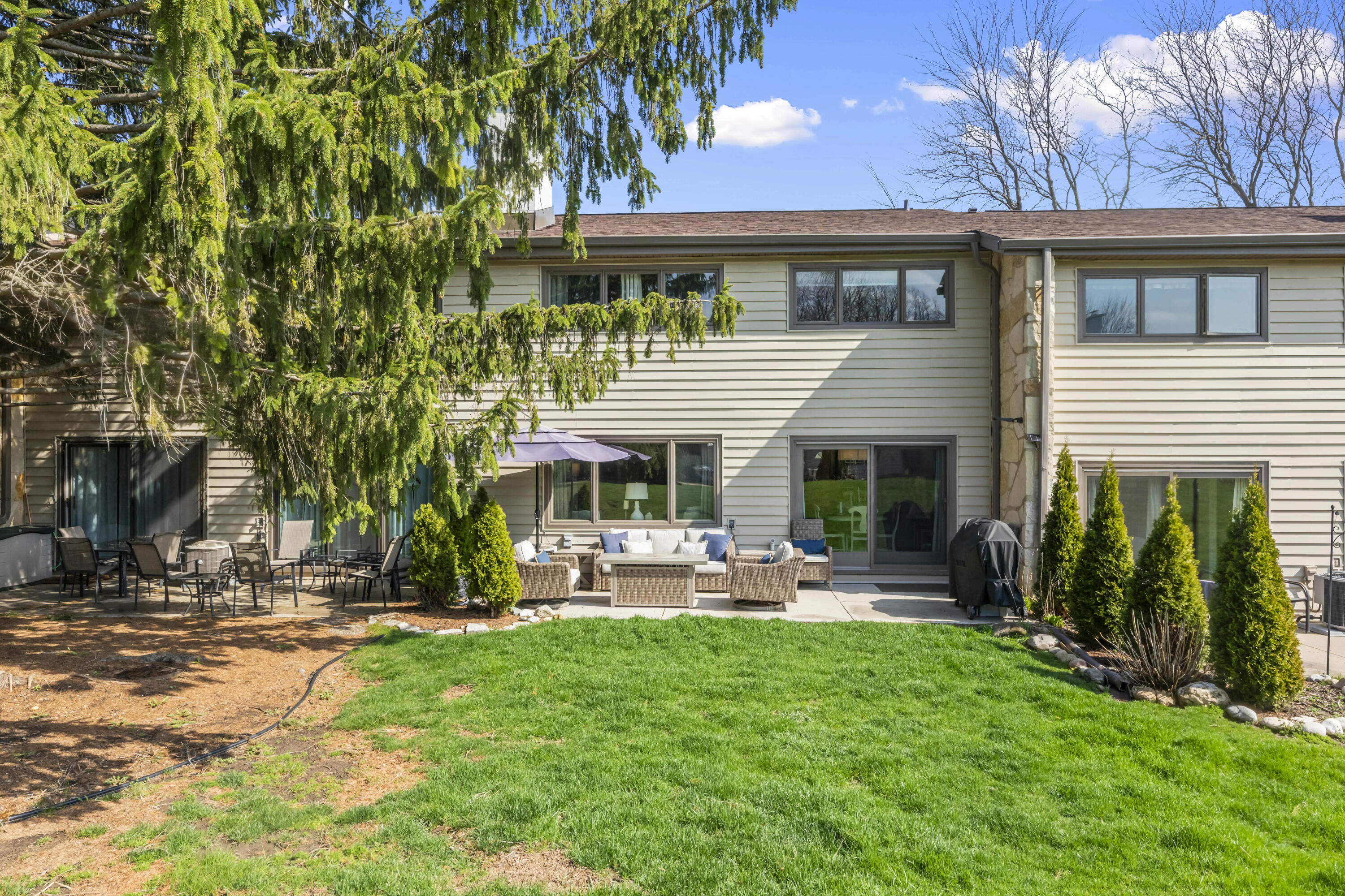 966 Valentine Road Oconomowoc, WI 53066 - Photo 32 of 40 Patio