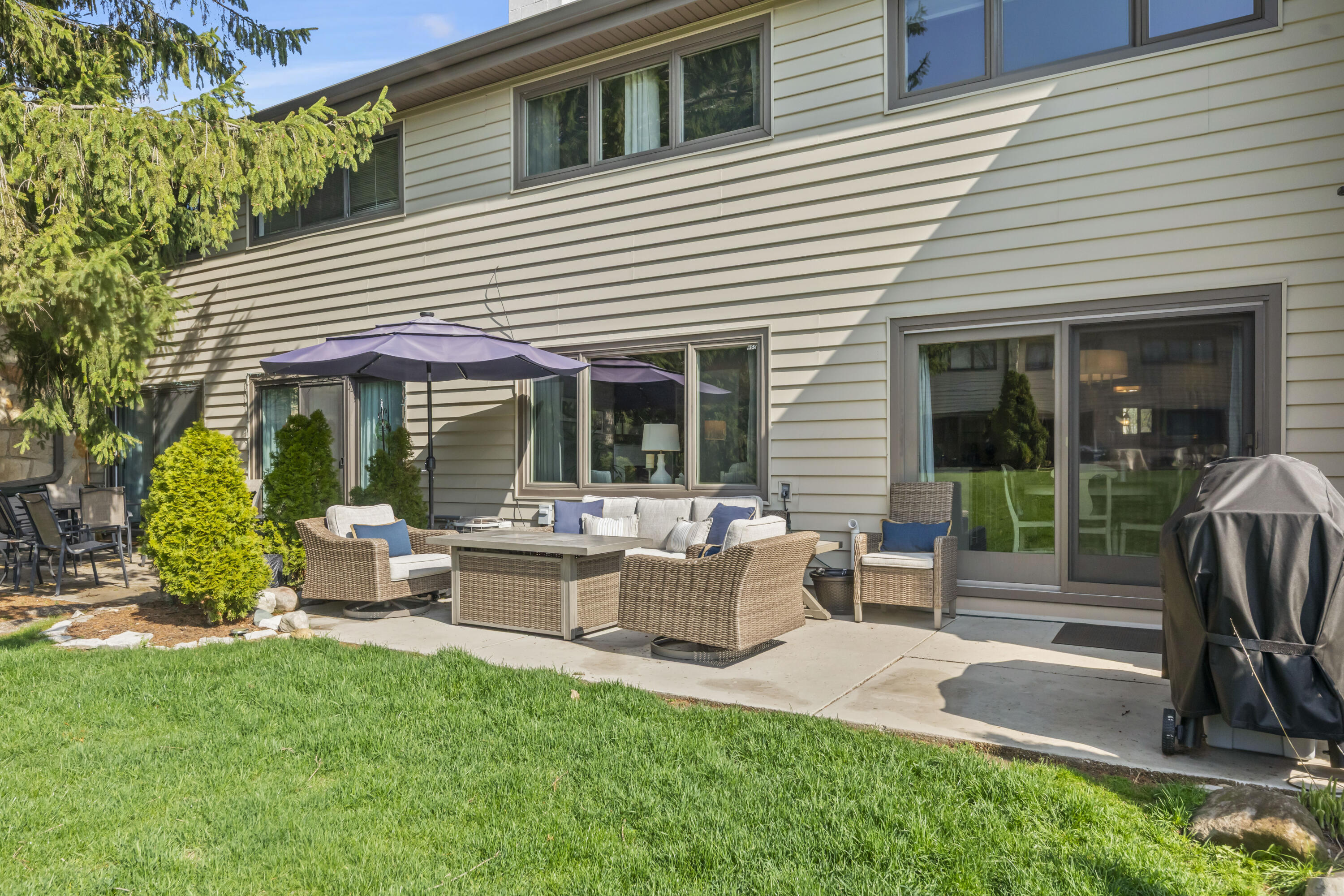 966 Valentine Road Oconomowoc, WI 53066 - Photo 33 of 40 Patio