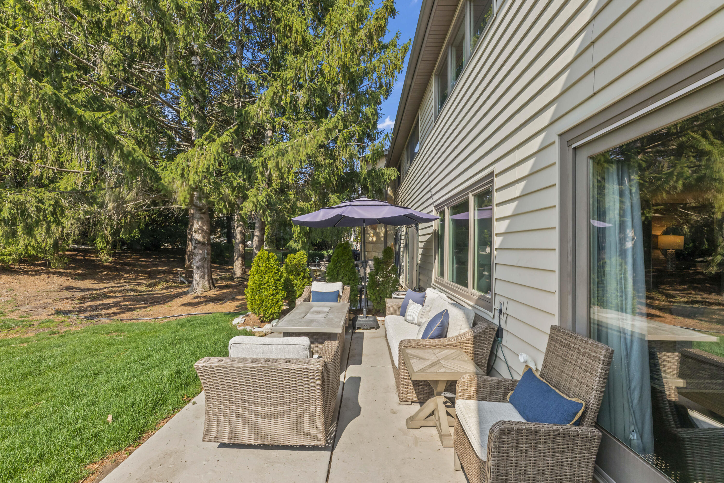 966 Valentine Road Oconomowoc, WI 53066 - Photo 34 of 40 Patio