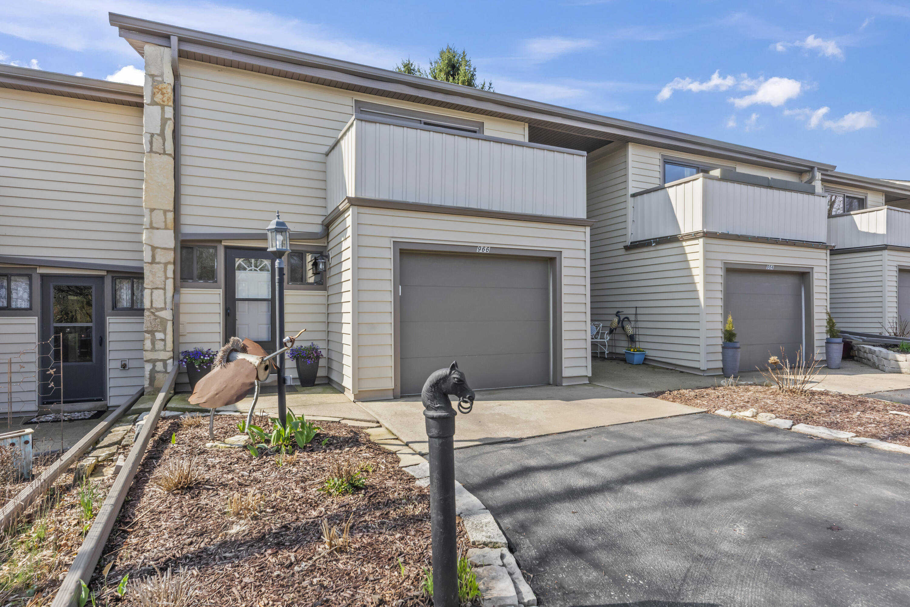 966 Valentine Road Oconomowoc, WI 53066 - Photo 36 of 40 Front