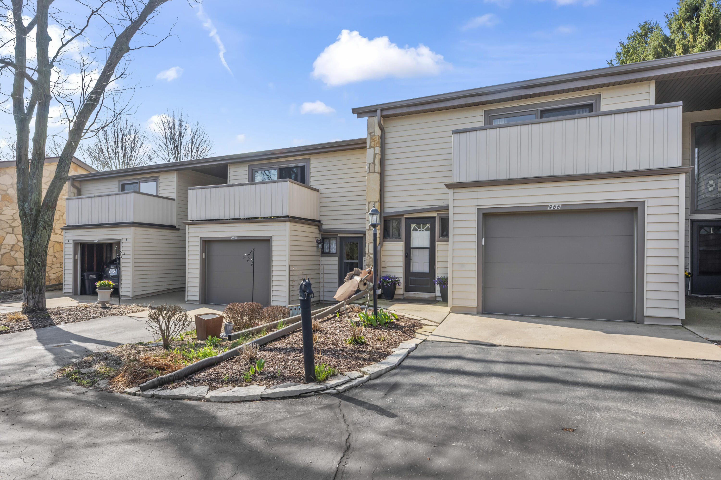 966 Valentine Road Oconomowoc, WI 53066 - Photo 37 of 40 Front