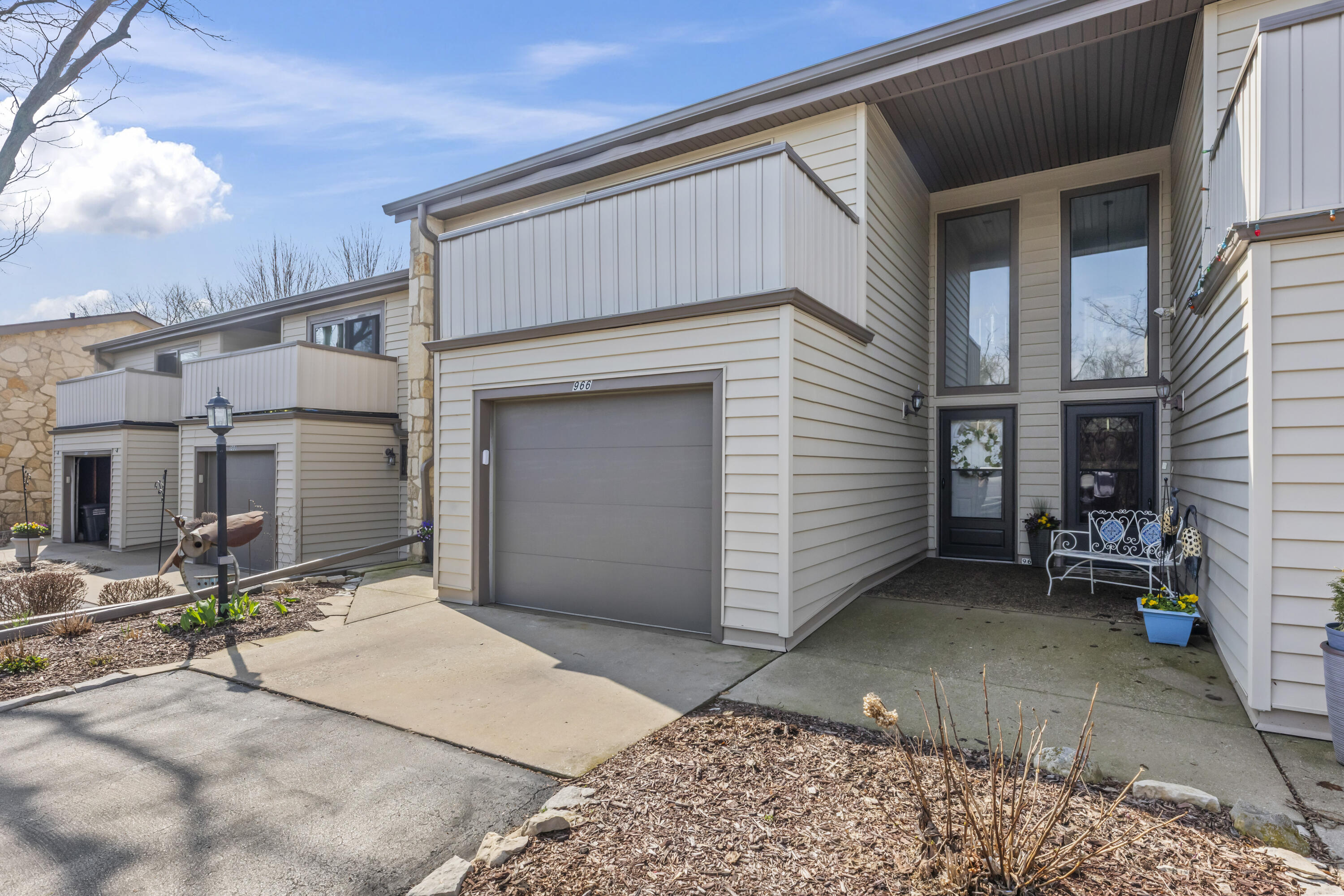 966 Valentine Road Oconomowoc, WI 53066 - Photo 38 of 40 Front