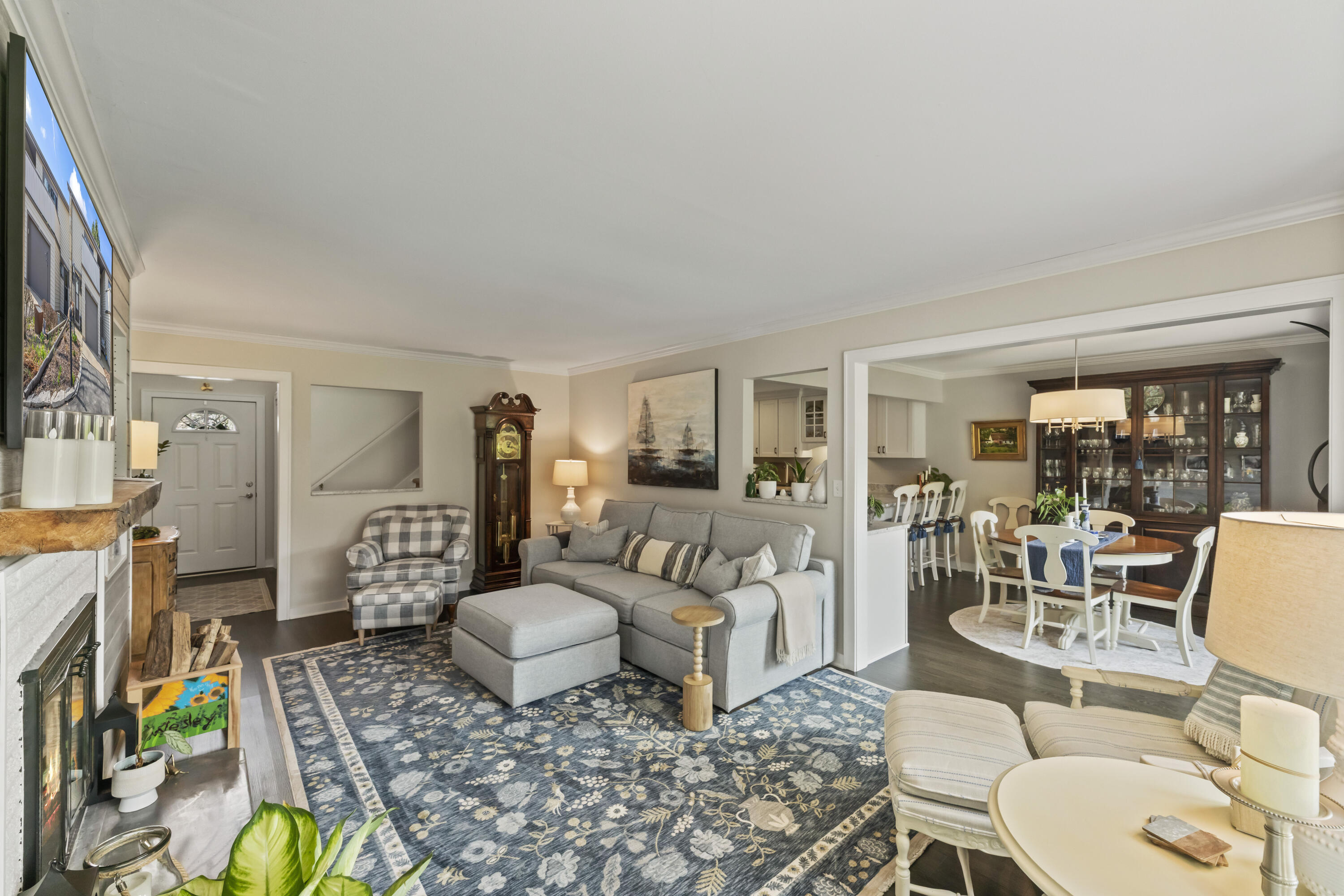 966 Valentine Road Oconomowoc, WI 53066 - Photo 5 of 40 Dining Room