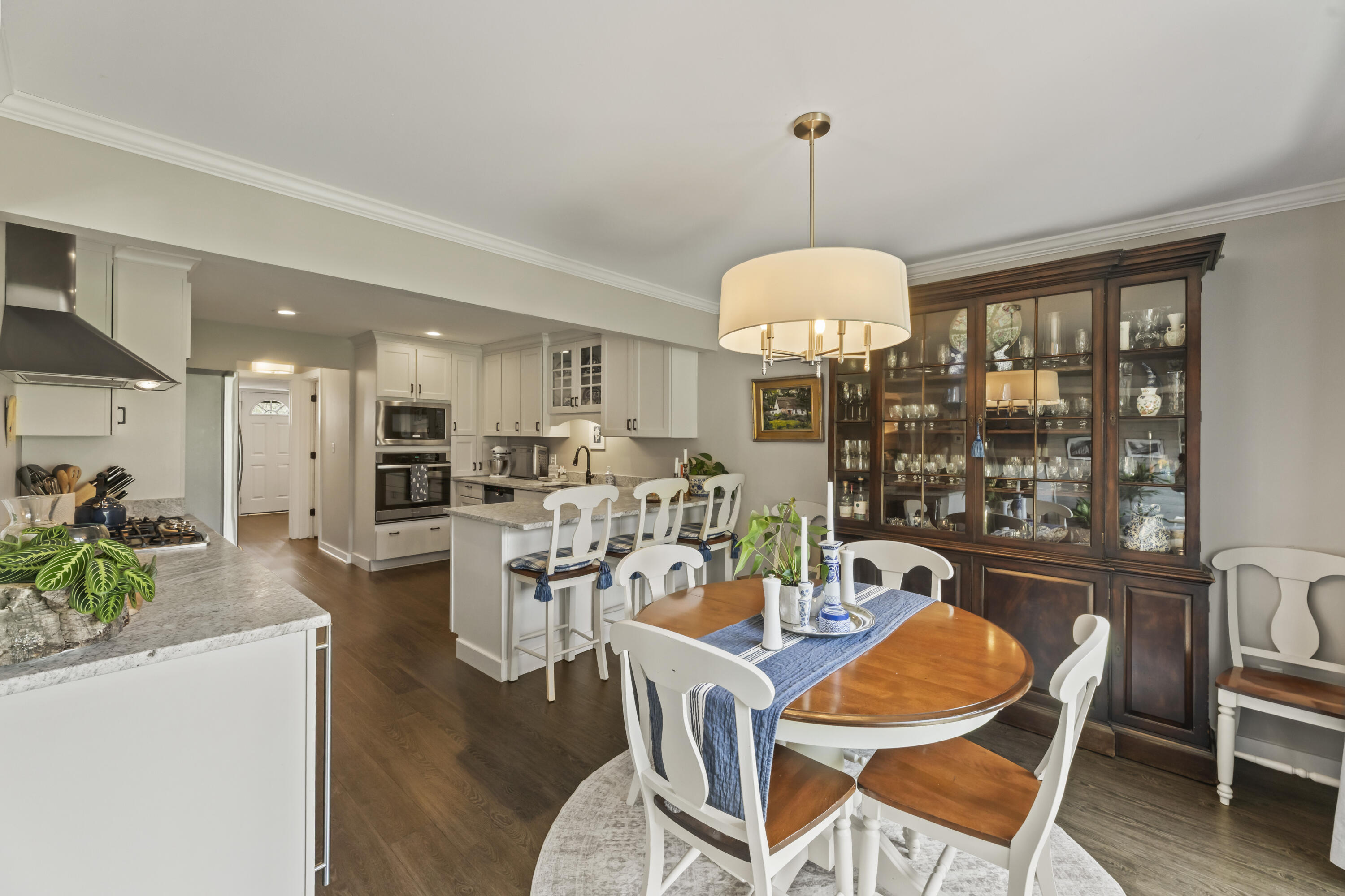 966 Valentine Road Oconomowoc, WI 53066 - Photo 8 of 40 Dining Room