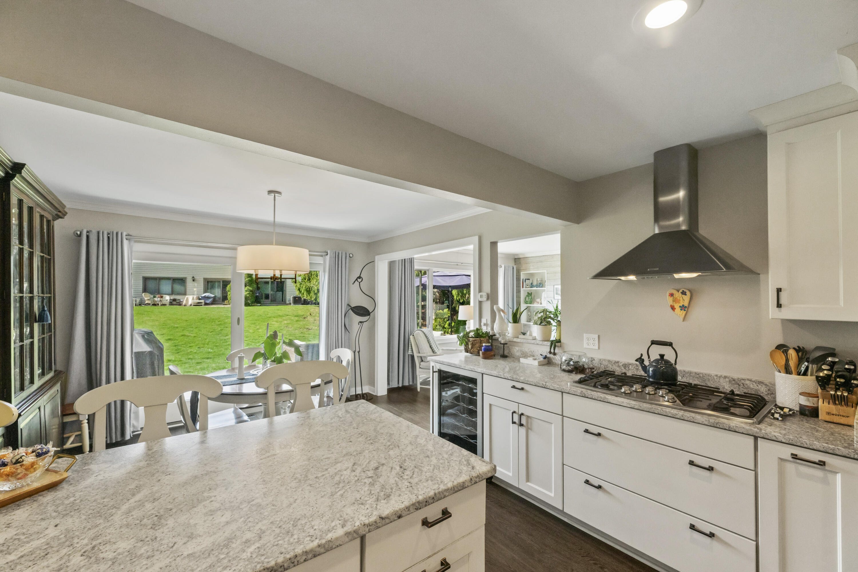 966 Valentine Road Oconomowoc, WI 53066 - Photo 10 of 40 Kitchen