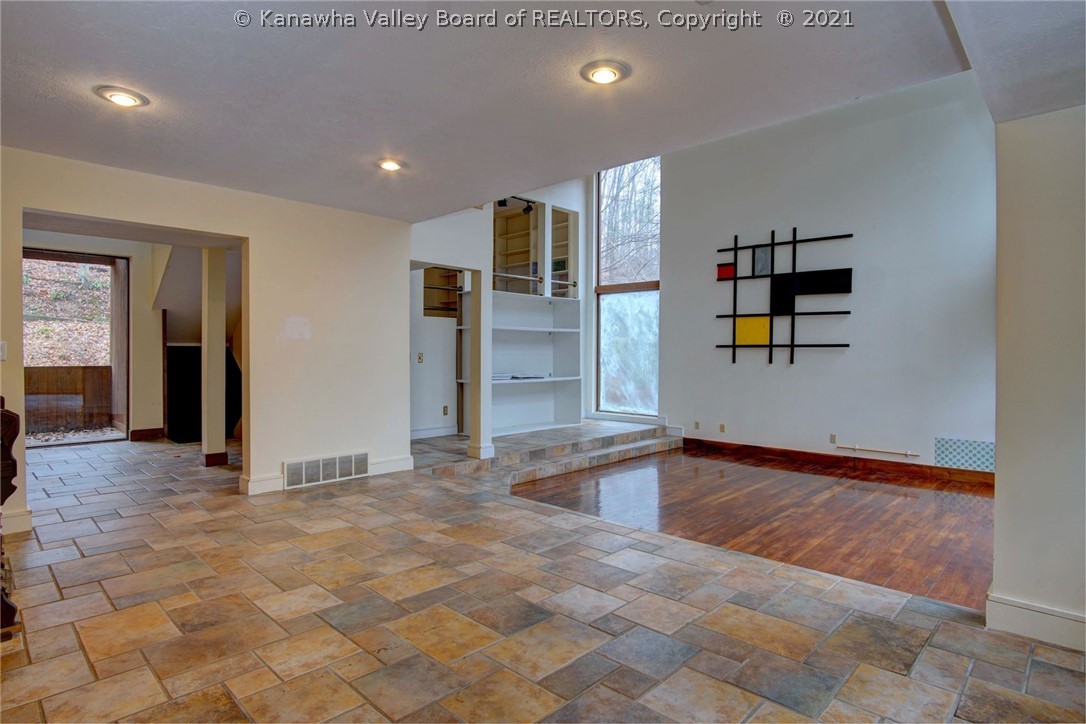 1409 Stonehenge Road Charleston, WV 25314 - Photo 9 of 45 Gallery Image 9