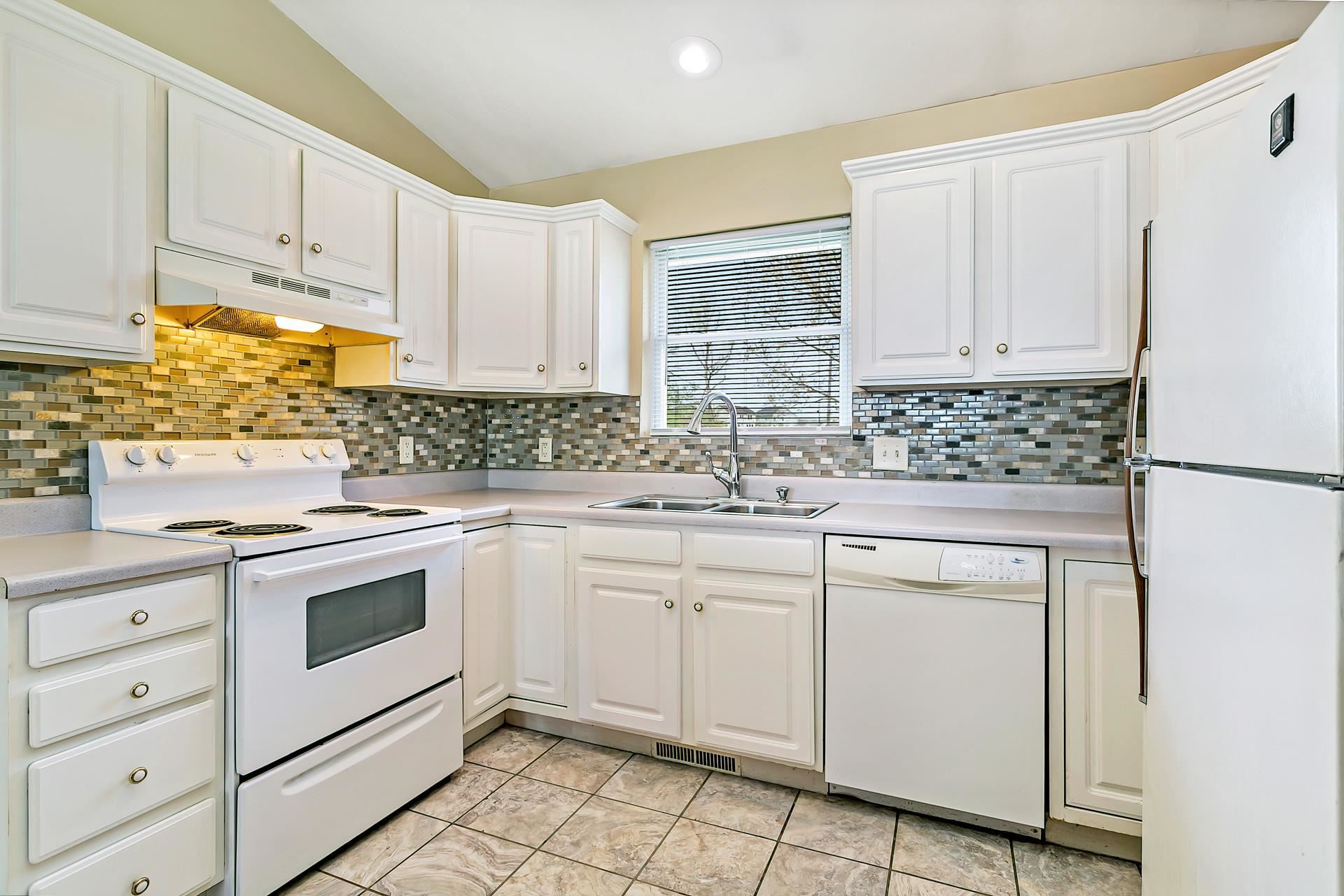 6126 Appomattox Road Davenport, IA 52806 - Photo 2 of 26 Gallery Image 2