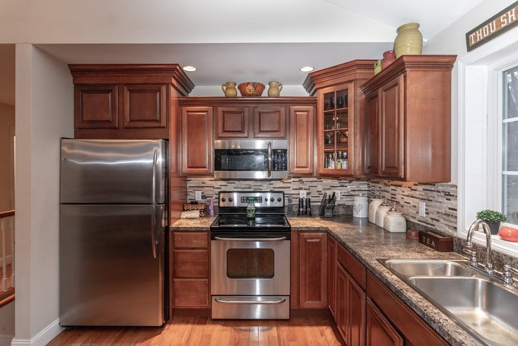 82 Sackett Road Westfield, MA 01085 - Photo 3 of 36 Gallery Image 3