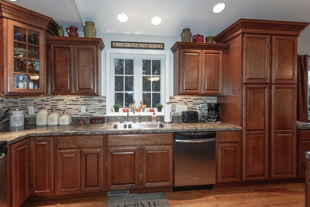 82 Sackett Road Westfield, MA 01085 - Photo 4 of 36 Gallery Image 4
