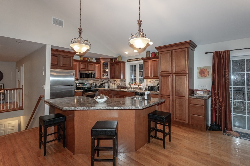 82 Sackett Road Westfield, MA 01085 - Photo 5 of 36 Gallery Image 5