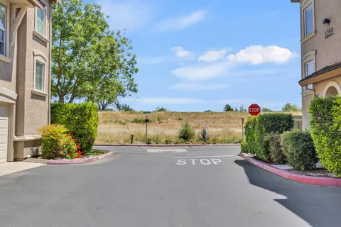 $325,000 | 1259 Milano Drive, Unit 2, West Sacramento, CA 95691