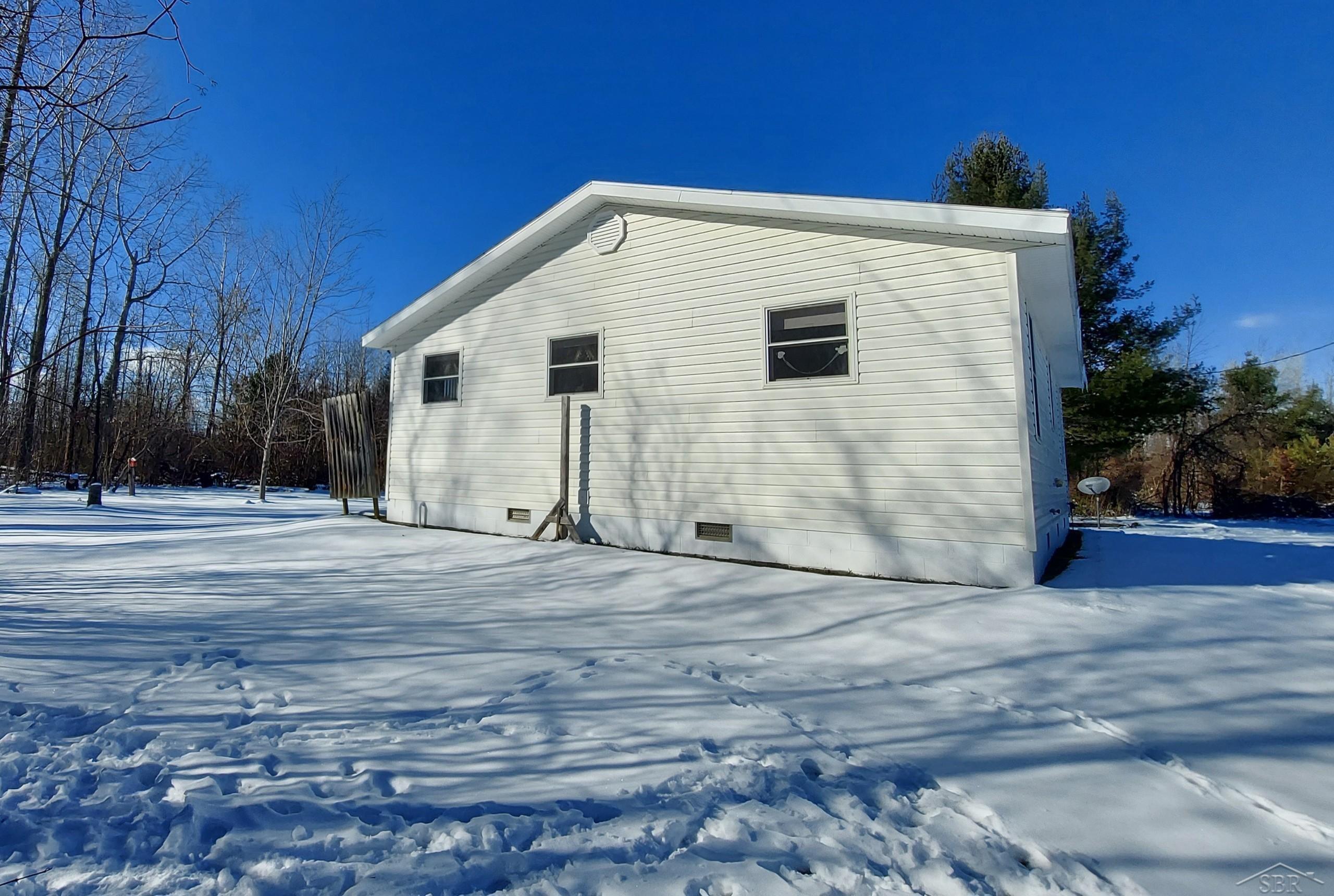 1059 North Walker Road Twining, MI 48766 - Photo 2 of 12 50134160-13b178ff-8697-40e4-be69-be54185b5dbe.JPG