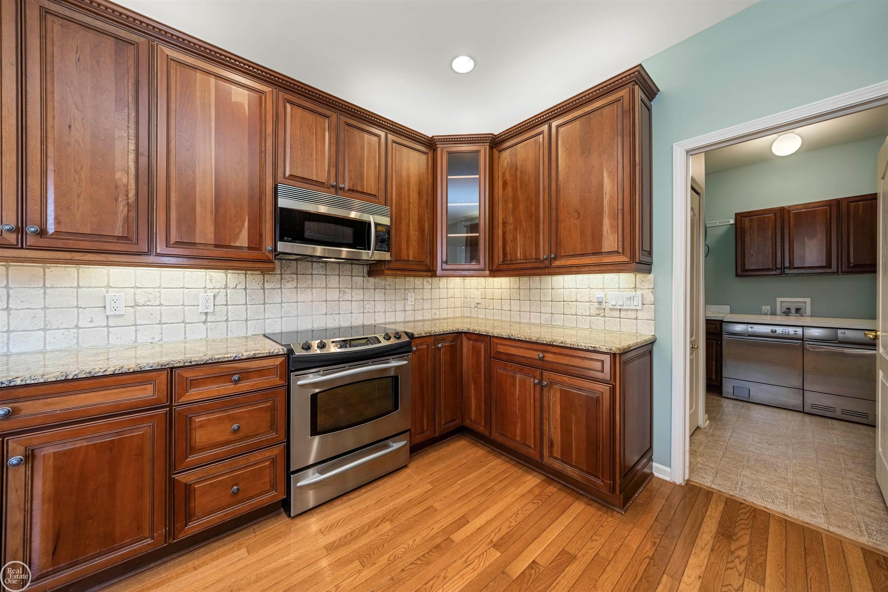 3582 Winding Brk Circle Rochester, MI 48309 - Photo 21 of 60 50167981-8ED4E58B-6FD2-4A7A-BC3E-B58866FDEC12.JPG