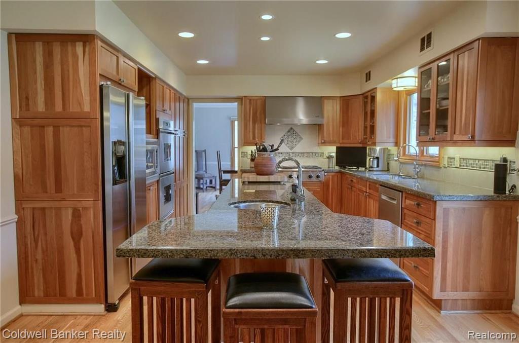32320 Lahser Road Beverly Hills, MI 48025 - Photo 11 of 38