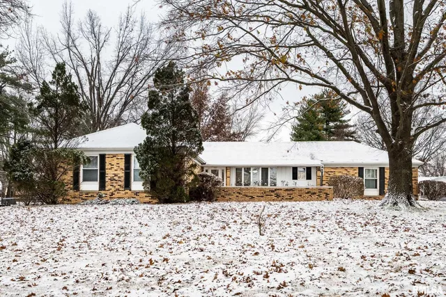 $259,000 | 105 Woodlake Lane, Eldorado, IL 62930