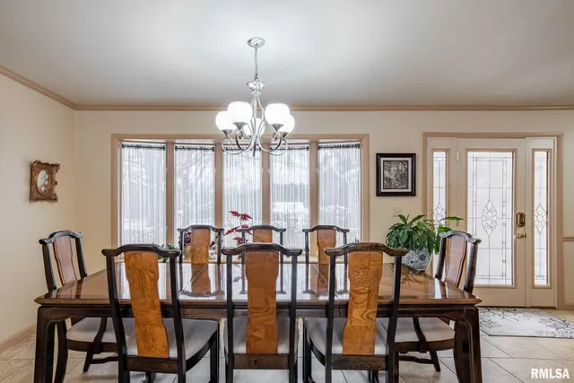 $259,000 | 105 Woodlake Lane, Eldorado, IL 62930