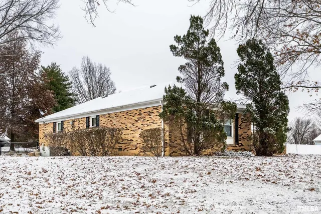 $259,000 | 105 Woodlake Lane, Eldorado, IL 62930