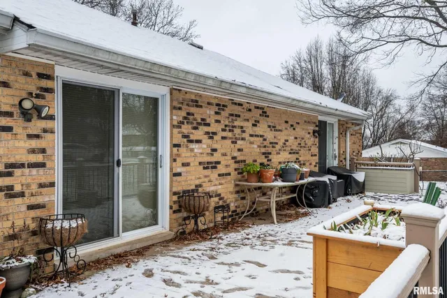 $259,000 | 105 Woodlake Lane, Eldorado, IL 62930