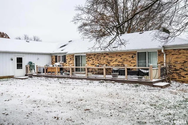 $259,000 | 105 Woodlake Lane, Eldorado, IL 62930