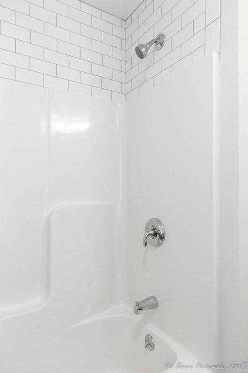 23 Ipswich Road Topsfield, MA 01983 - Photo 24 of 41 a bathroom with a bathtub