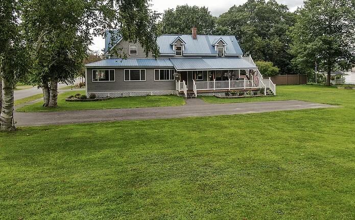 37 Penobscot Avenue Howland, ME 04448 - Photo 1 of 31 IMG_8628