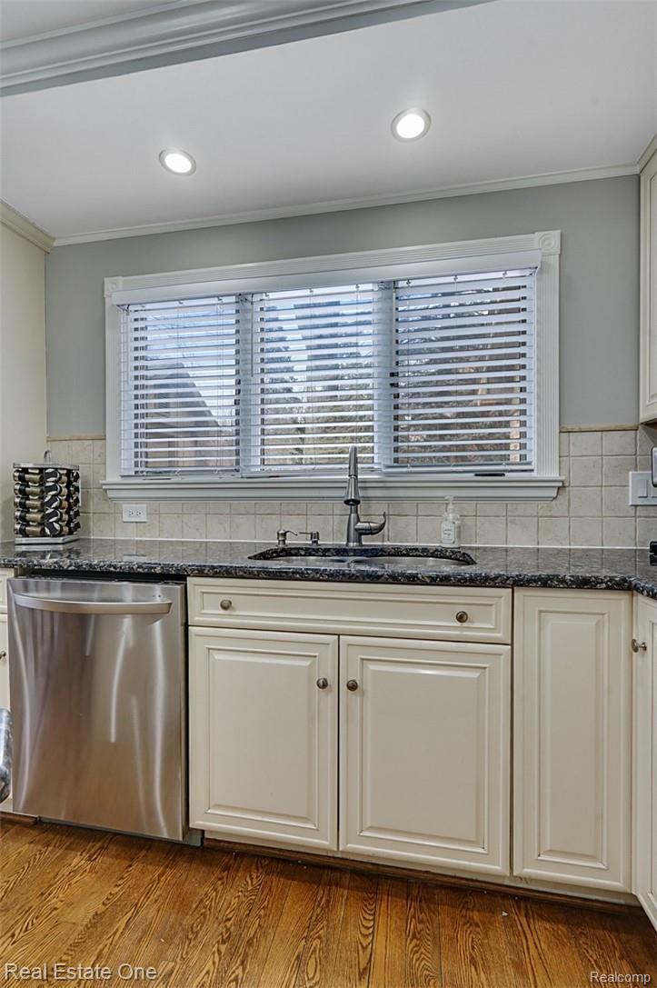 464 Rochdale Drive South Rochester, MI 48309 - Photo 10 of 34 dsc019-dsc021.jpg