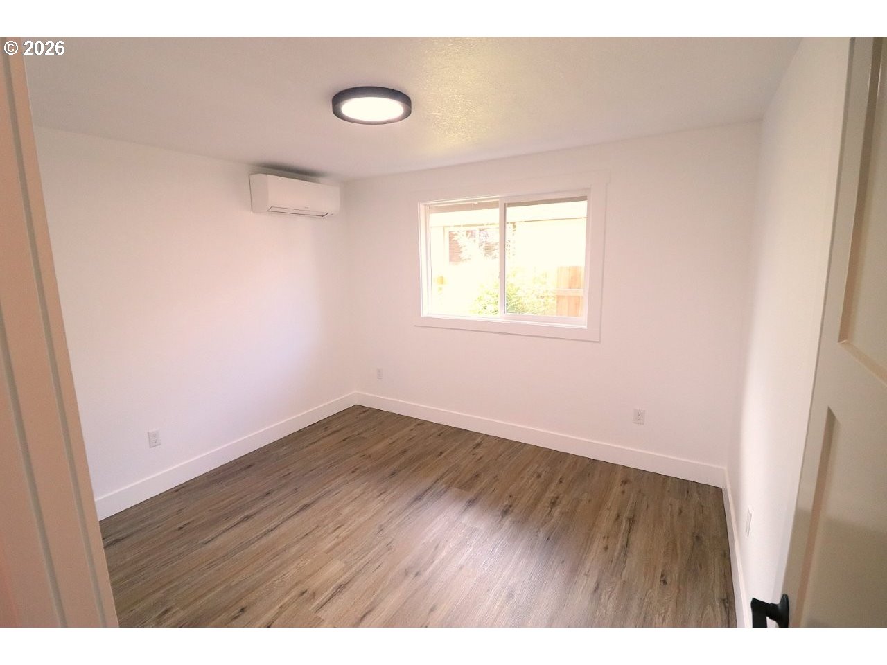 77 Shady Loop Springfield, OR 97477 - Photo 18 of 30 Bathroom