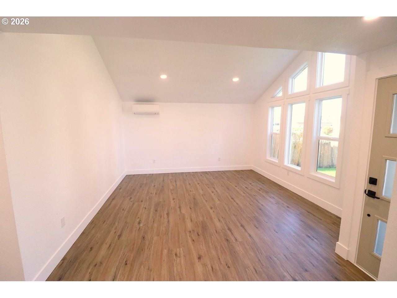 77 Shady Loop Springfield, OR 97477 - Photo 5 of 30 Dining Area