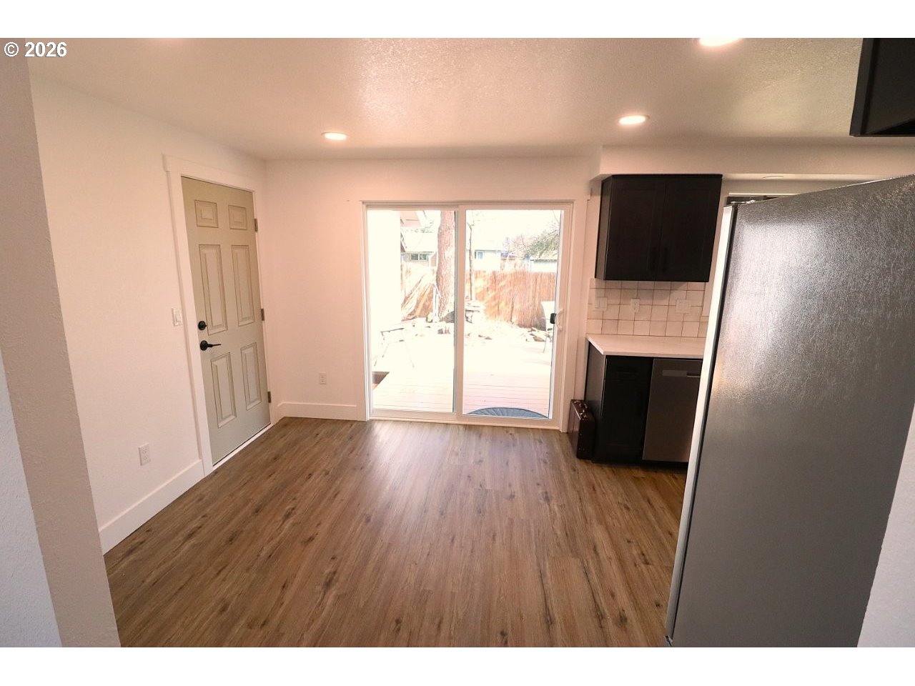 77 Shady Loop Springfield, OR 97477 - Photo 8 of 30 Owner's Suite Bedroom