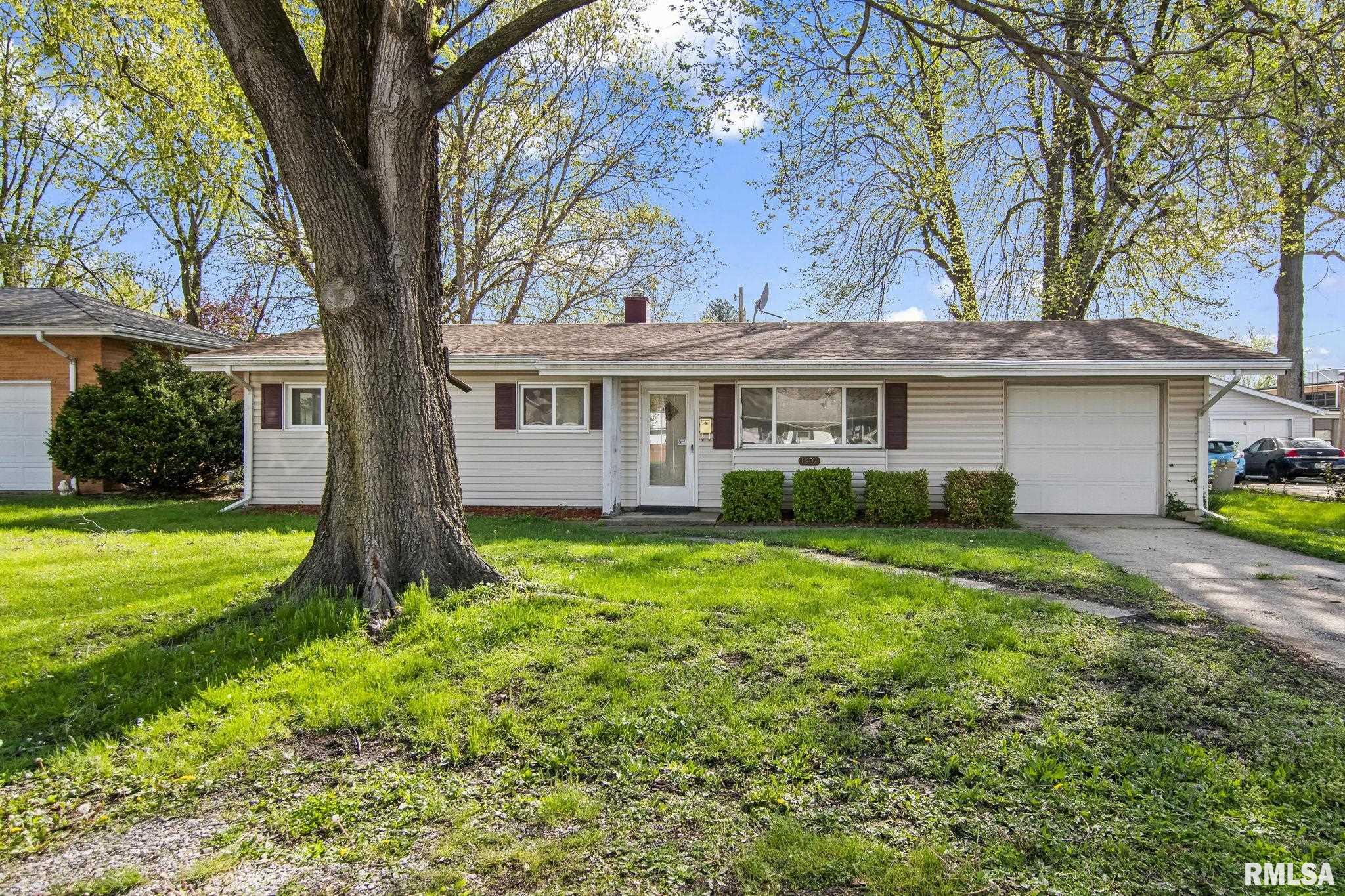 1807 Lee Street Springfield, IL 62703 - Photo 2 of 27