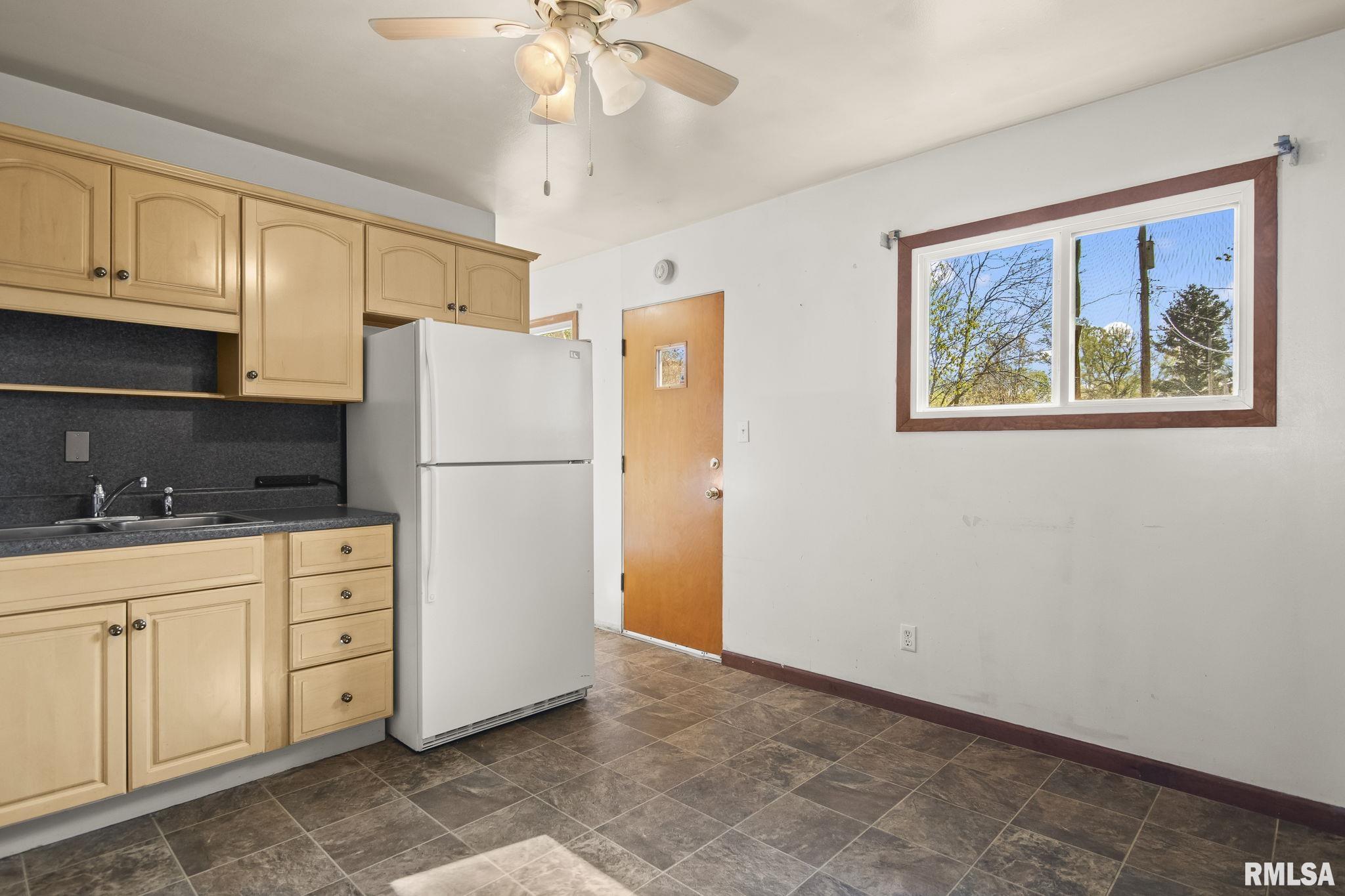 1807 Lee Street Springfield, IL 62703 - Photo 9 of 27