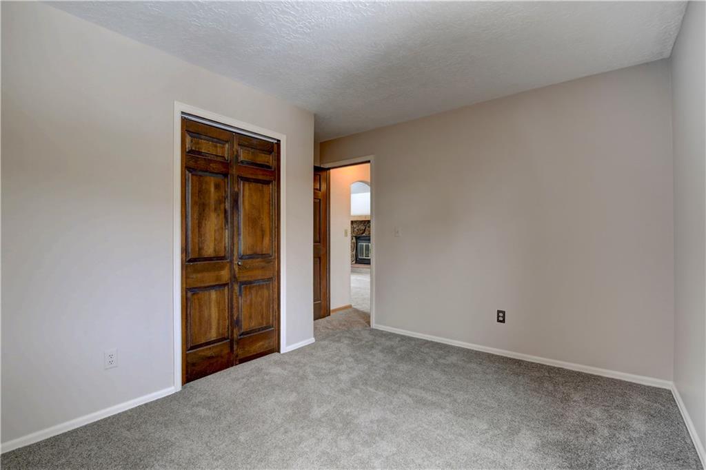 371 Alpine Road Dillon, CO 80435 - Photo 30 of 34 an empty room with closet and mirror