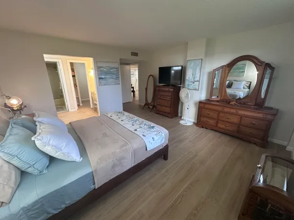 $2,100 | 801 Lake Shore Drive, Unit 117, Lake Park, FL 33403