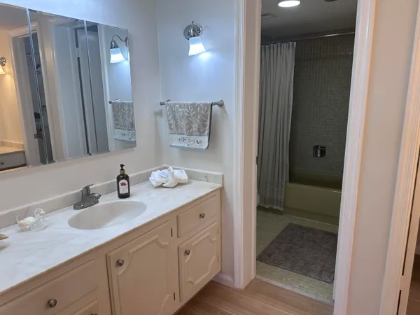 $2,100 | 801 Lake Shore Drive, Unit 117, Lake Park, FL 33403