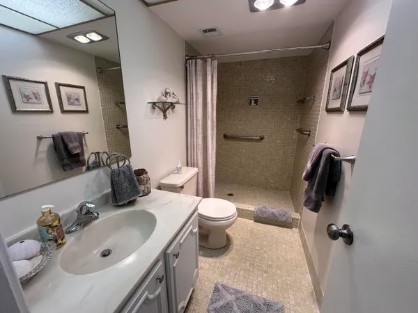 $2,100 | 801 Lake Shore Drive, Unit 117, Lake Park, FL 33403