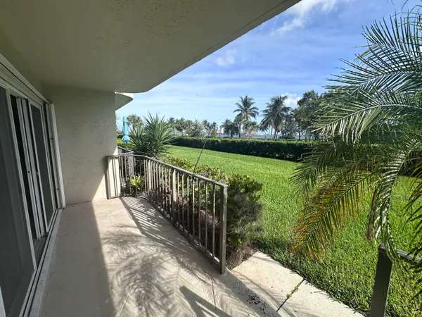 $2,100 | 801 Lake Shore Drive, Unit 117, Lake Park, FL 33403