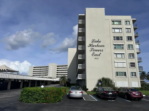 $2,100 | 801 Lake Shore Drive, Unit 117, Lake Park, FL 33403