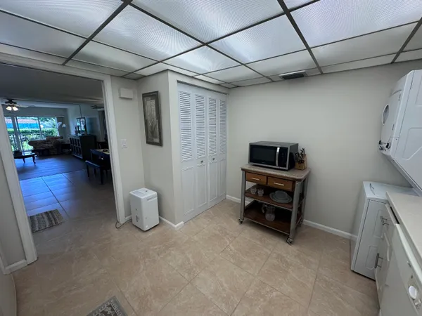 $2,100 | 801 Lake Shore Drive, Unit 117, Lake Park, FL 33403