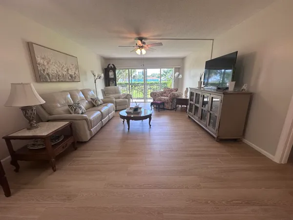$2,100 | 801 Lake Shore Drive, Unit 117, Lake Park, FL 33403