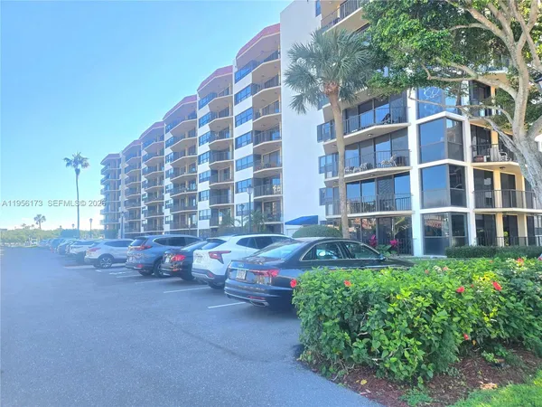$2,500 | 899 Jeffery Street, Unit 2040, Boca Raton, FL 33487