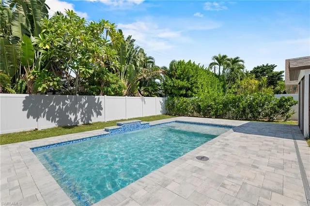$995,000 | 731 102nd Avenue North, Naples, FL 34108