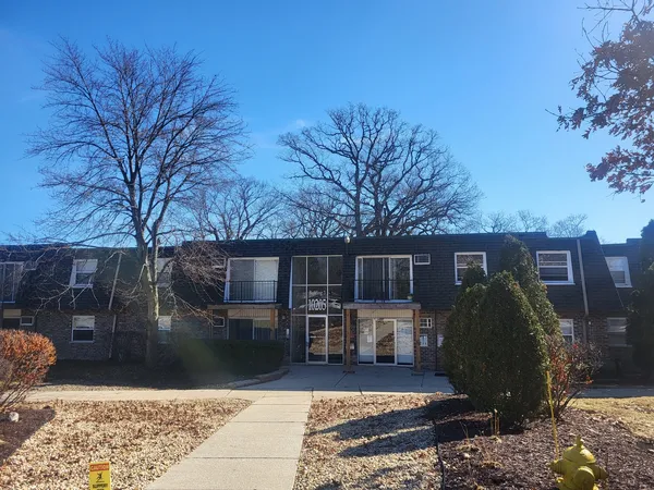 $180,000 | 10205 86th Terrace, Unit 3310, Palos Hills, IL 60465