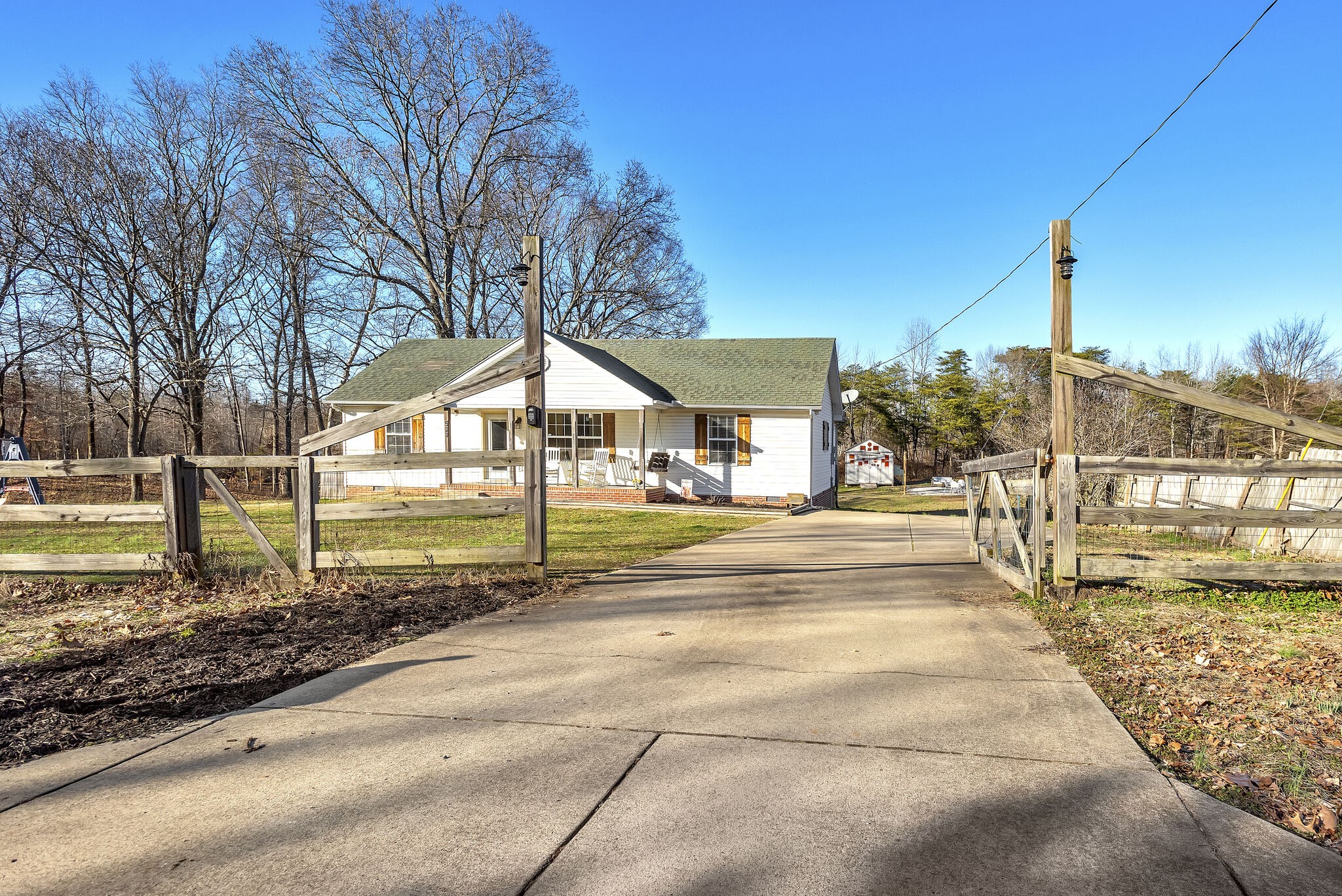 527 Collier Bend Road Charlotte, TN 37036 - Photo 1 of 28 Gallery Image 1