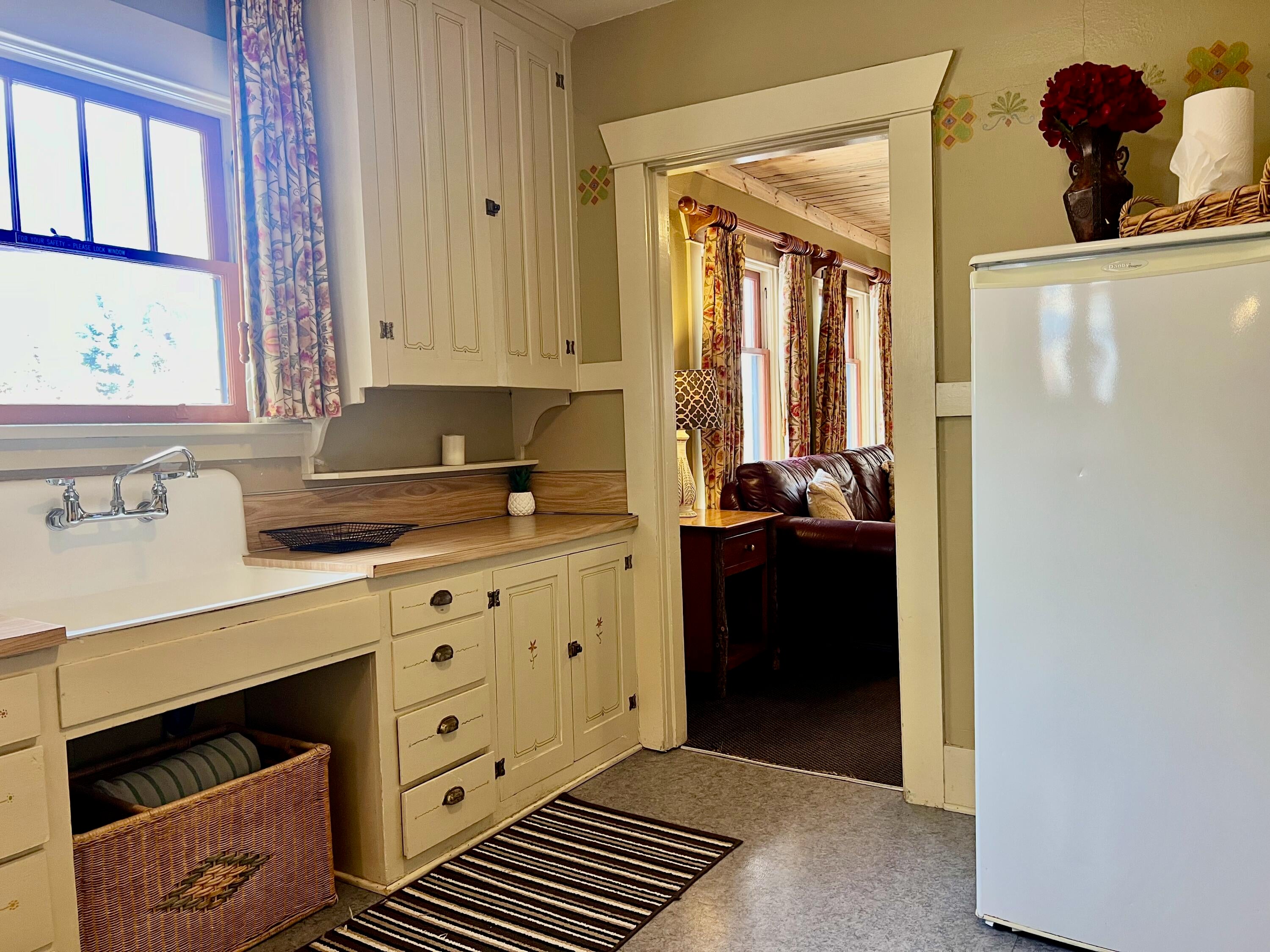 17009 Covina Road Bend, OR 97707 - Photo 25 of 38 Utility Room