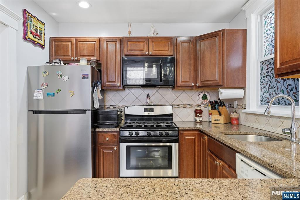 10 Maple Street Garfield, NJ 07026 - Photo 11 of 28