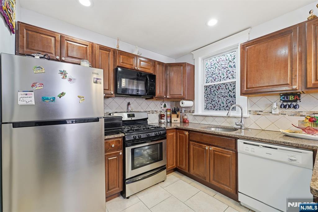 10 Maple Street Garfield, NJ 07026 - Photo 14 of 28