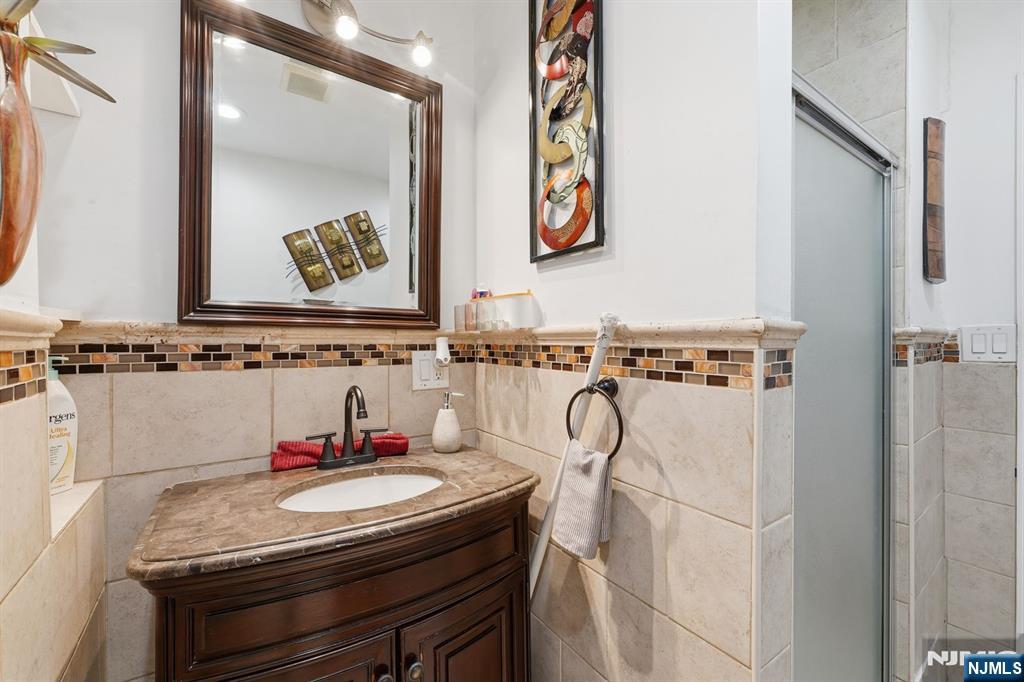 10 Maple Street Garfield, NJ 07026 - Photo 10 of 28